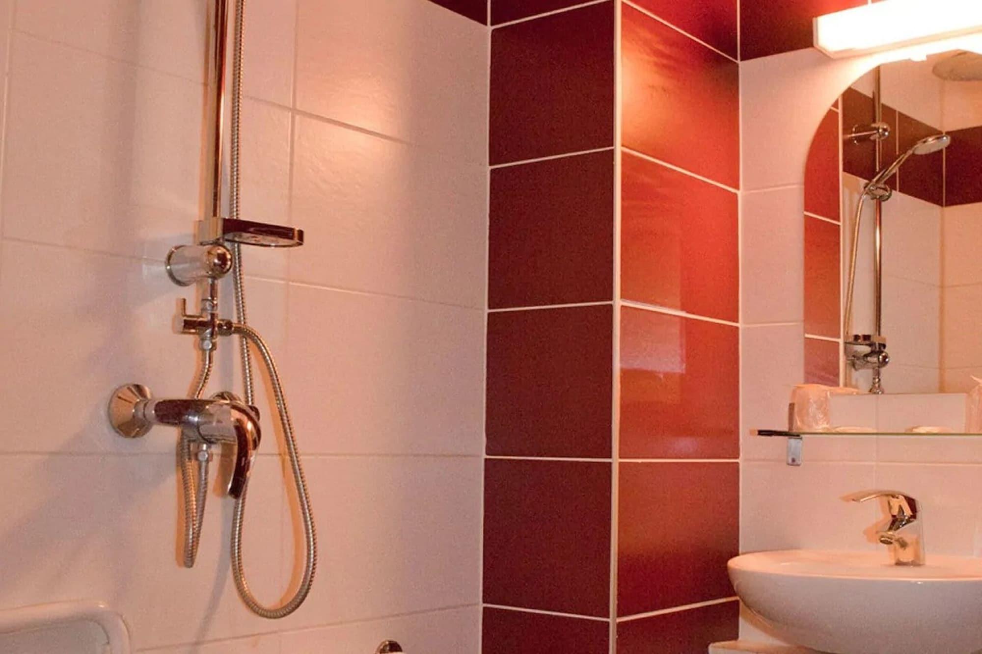 Hotel Royal Wagram 2*