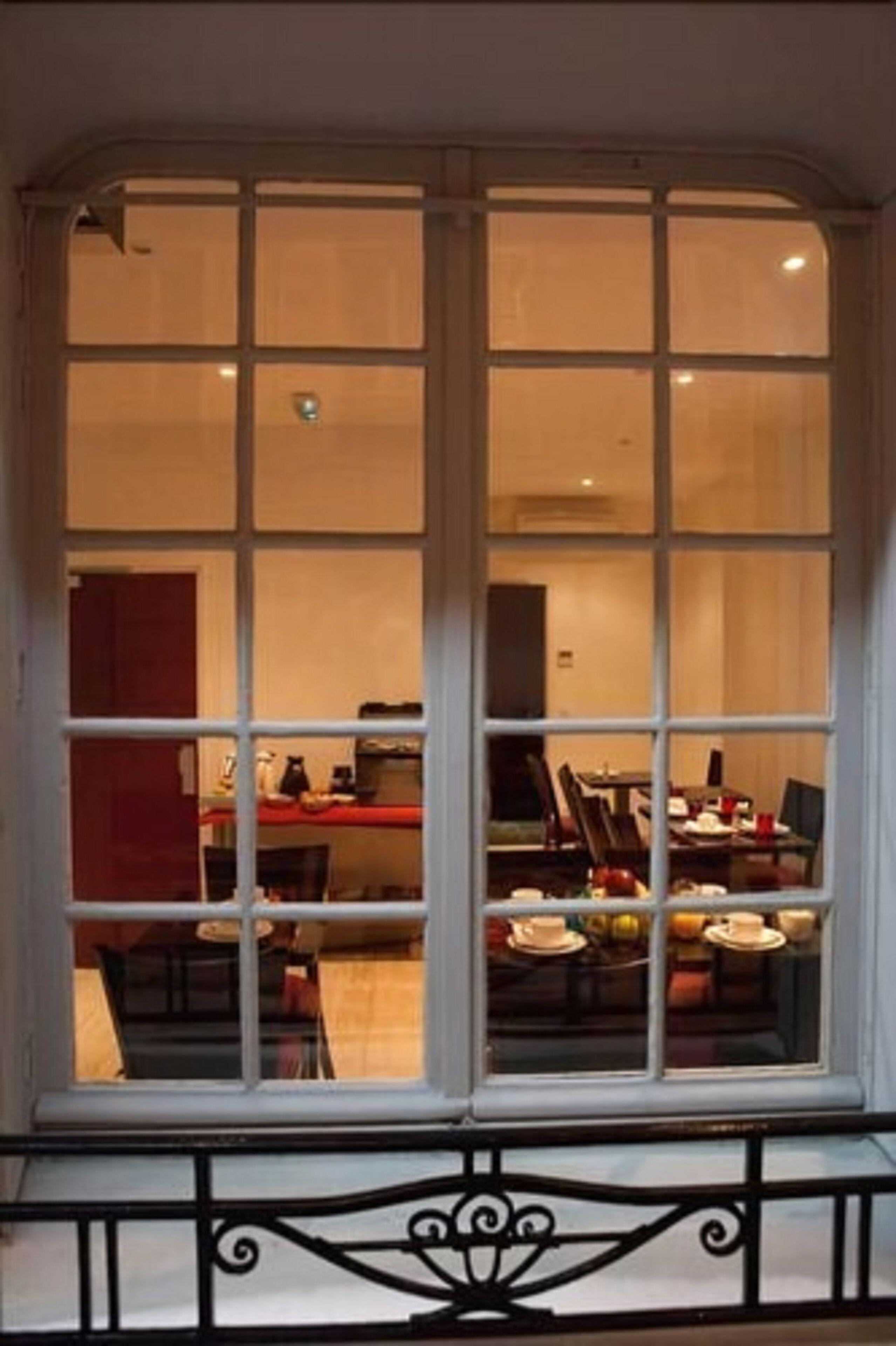 Hotel Royal Wagram 2*